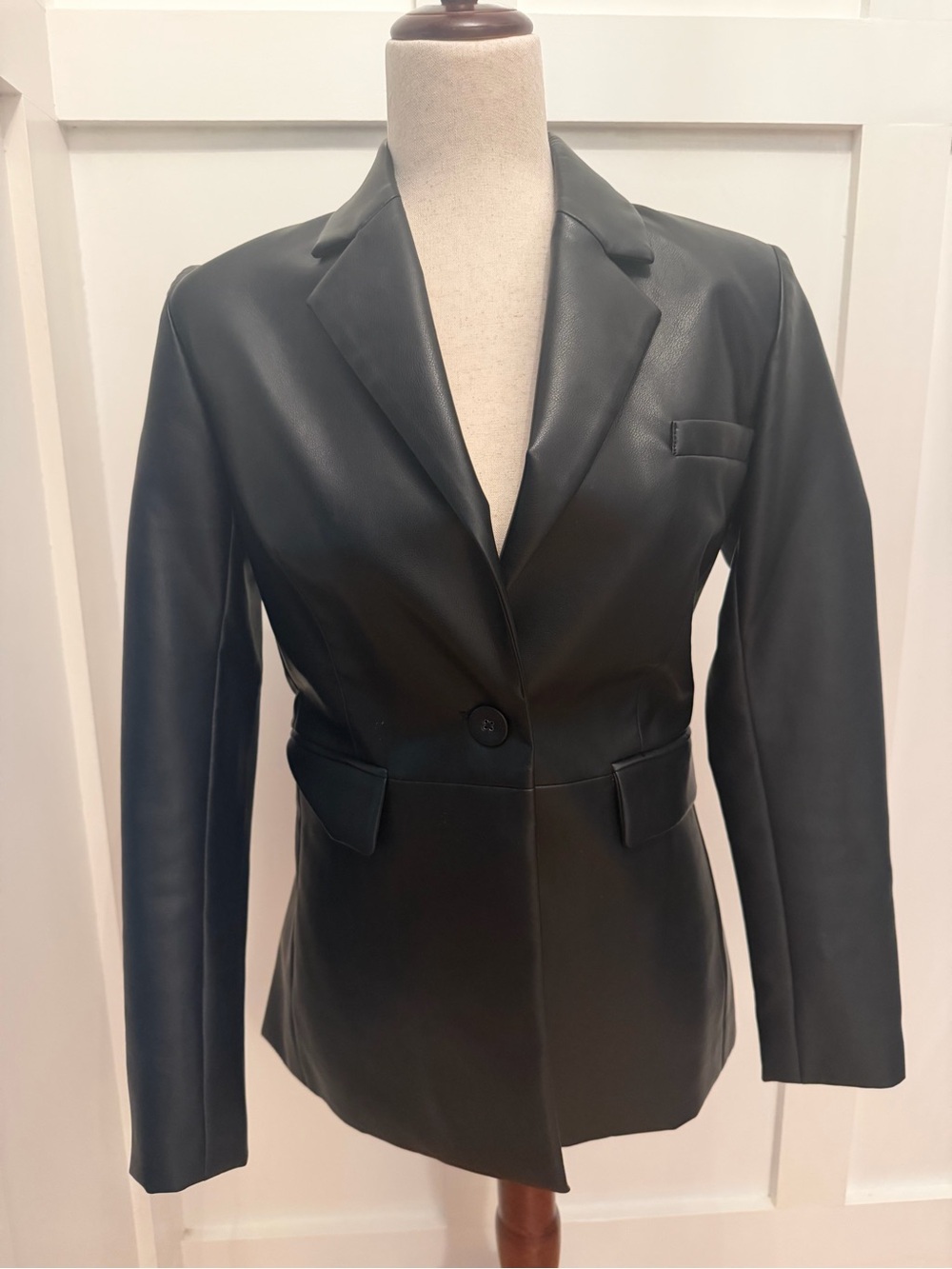 Cabi XXS Women's Black Faux Leather Single-Button Blazer